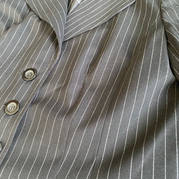 Black and grey pinstriped business suit set, size 14 - Picture 3 of 12